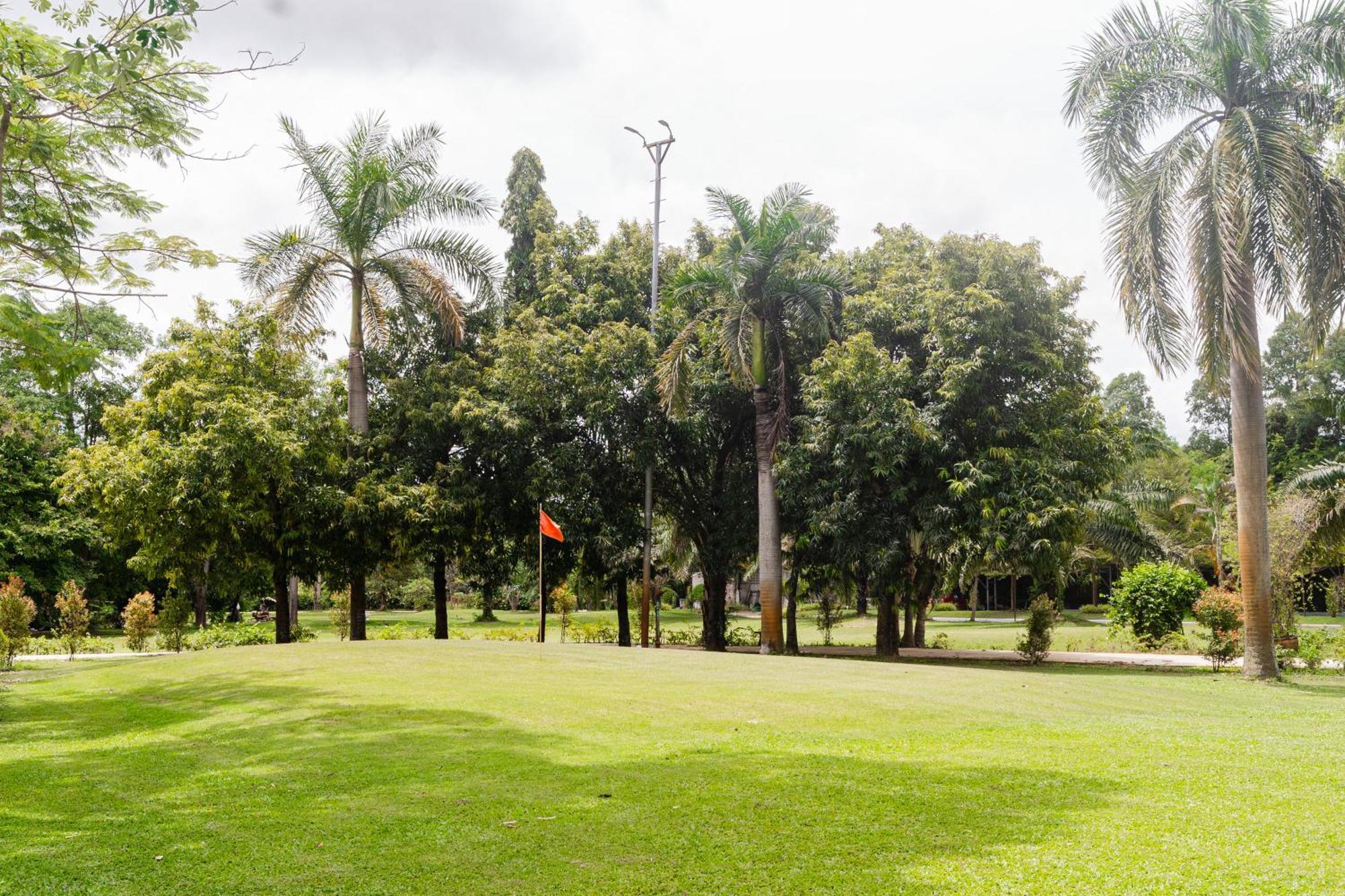 Baan Suan Khun Ta And Golf Resort Убон Ратчатани Екстериор снимка