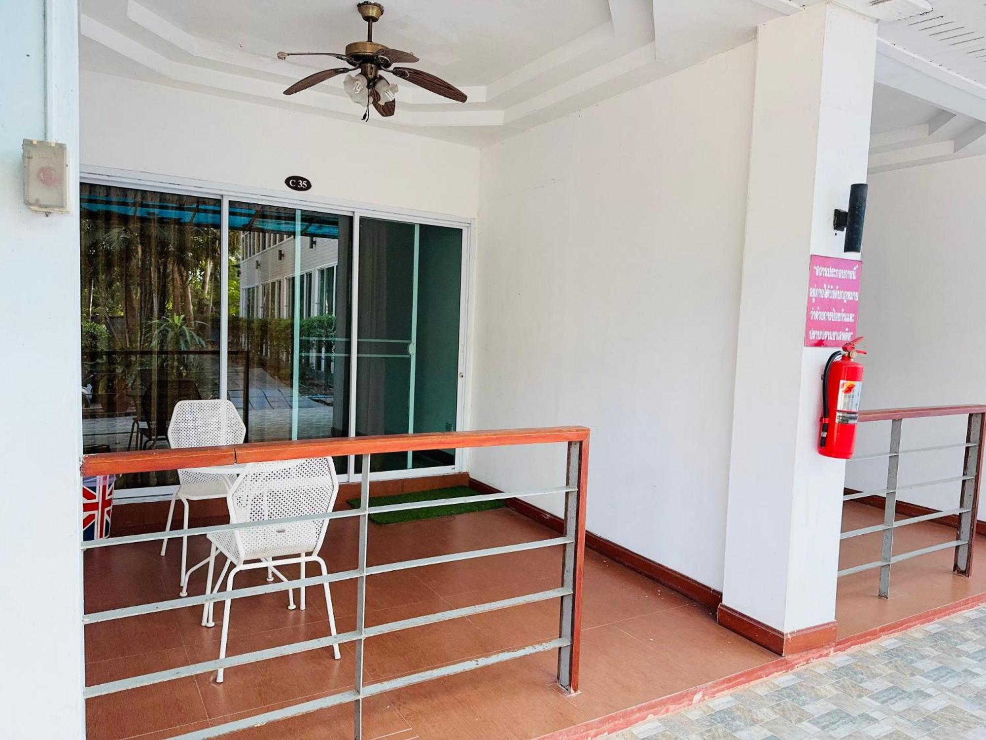 Baan Suan Khun Ta And Golf Resort Убон Ратчатани Екстериор снимка