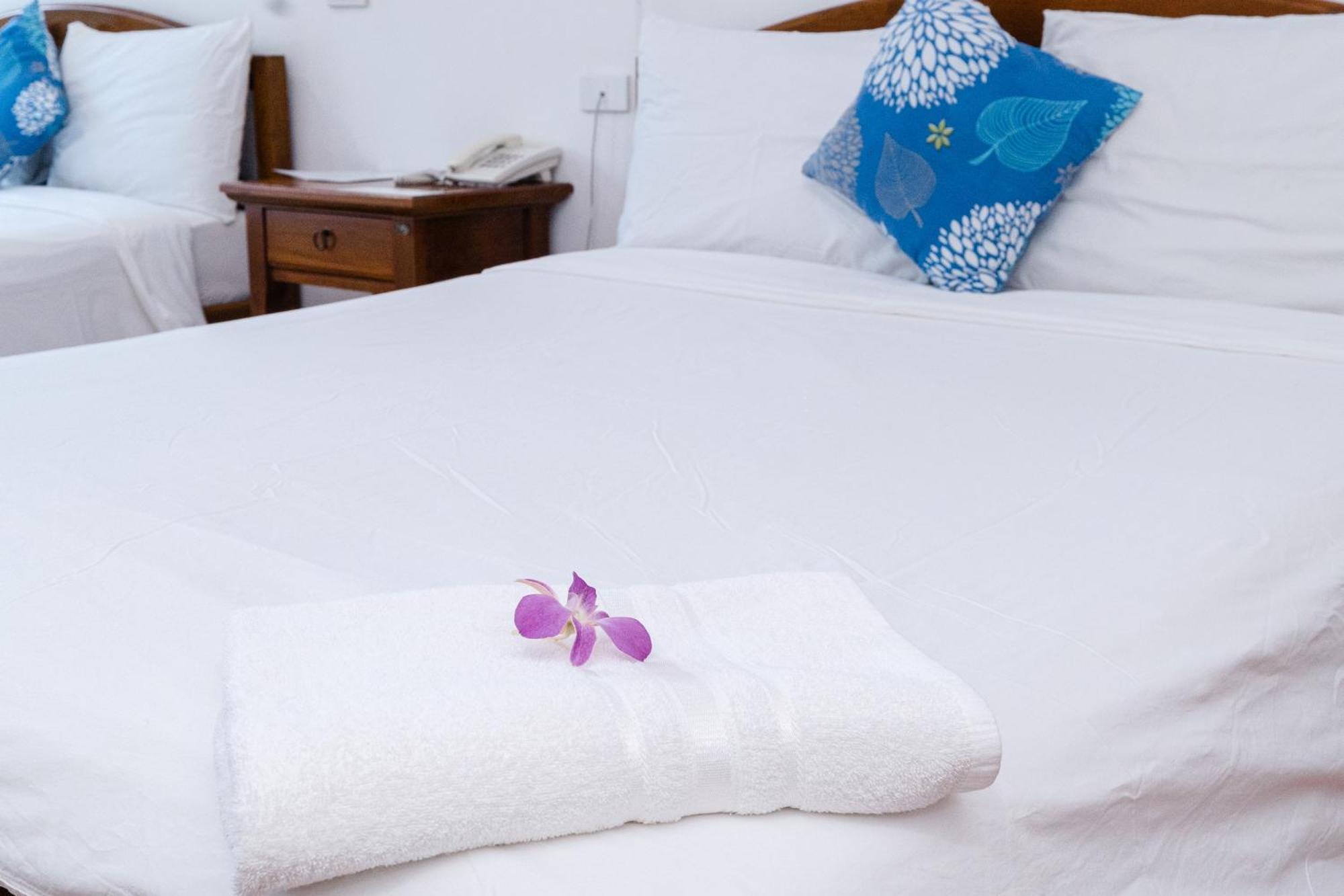 Baan Suan Khun Ta And Golf Resort Убон Ратчатани Екстериор снимка