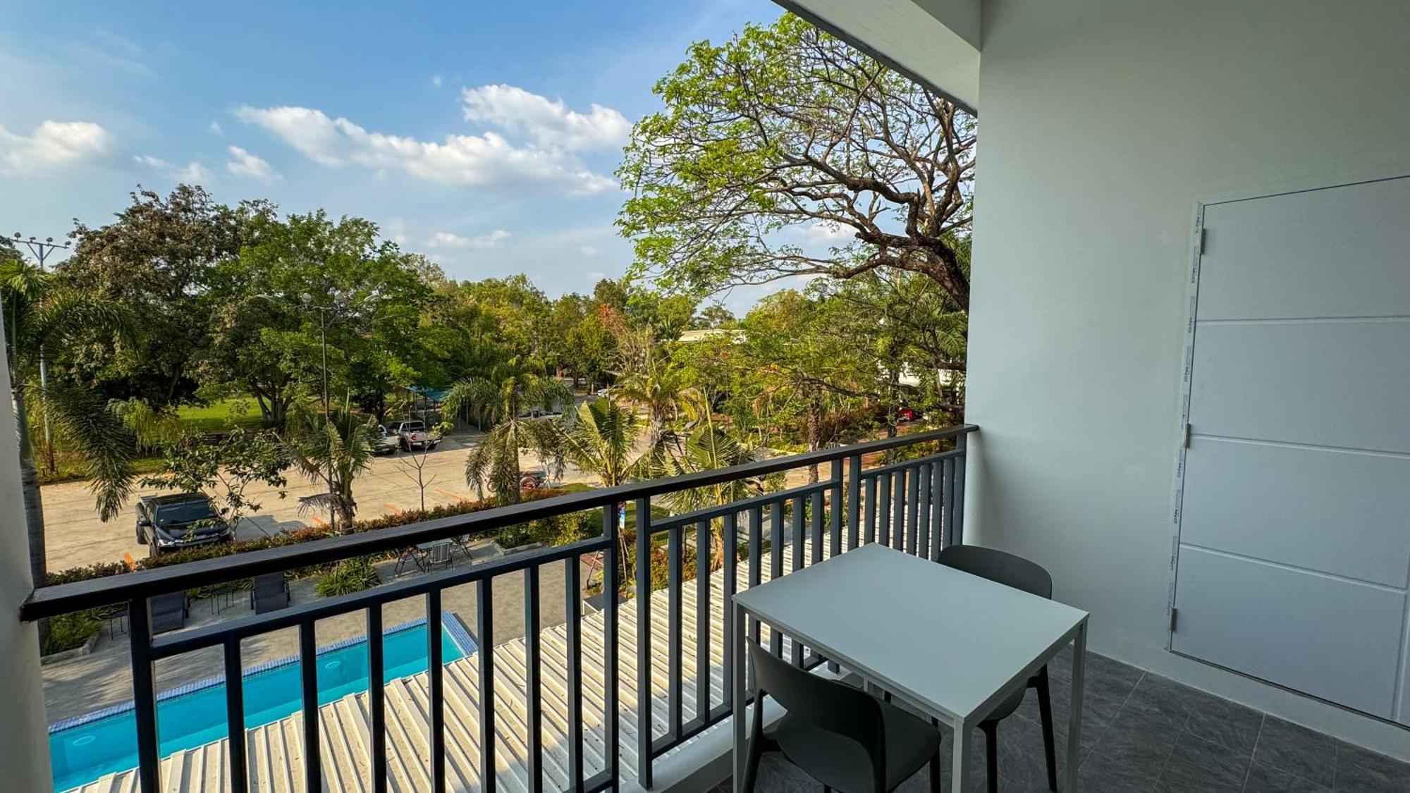 Baan Suan Khun Ta And Golf Resort Убон Ратчатани Екстериор снимка