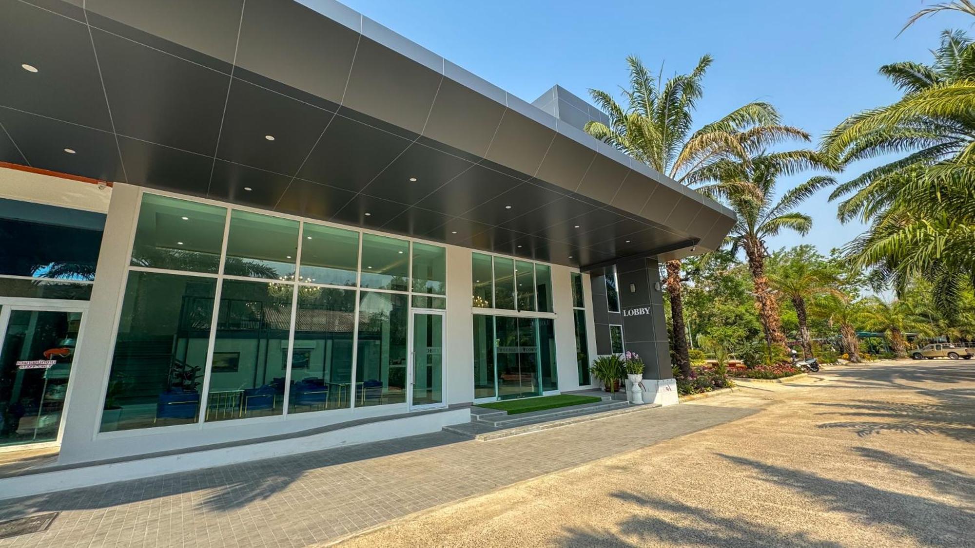 Baan Suan Khun Ta And Golf Resort Убон Ратчатани Екстериор снимка
