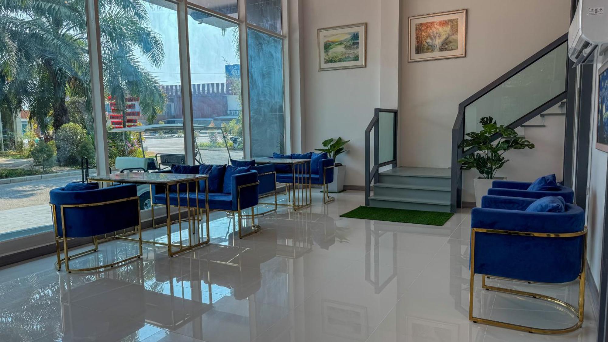 Baan Suan Khun Ta And Golf Resort Убон Ратчатани Екстериор снимка