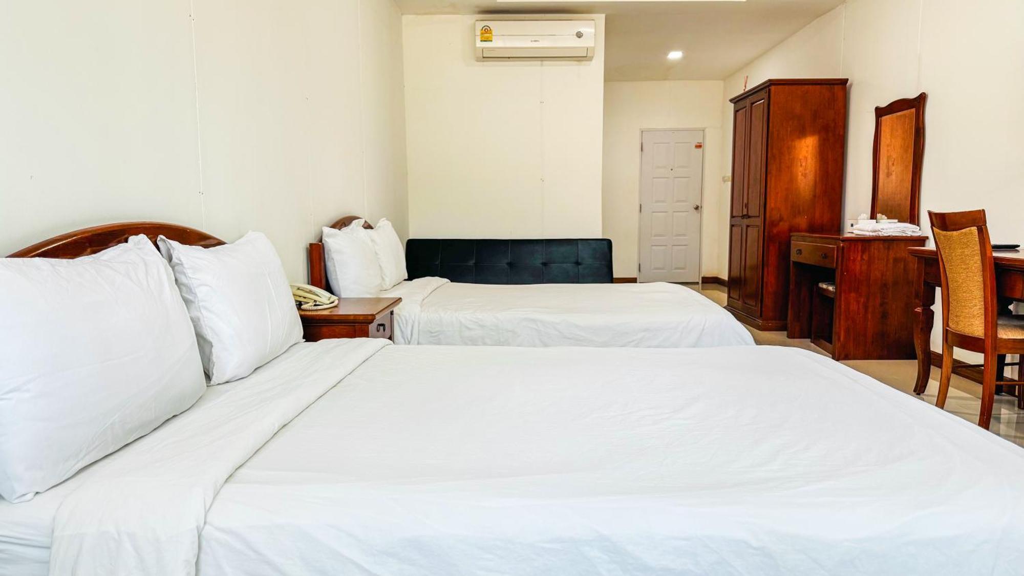 Baan Suan Khun Ta And Golf Resort Убон Ратчатани Екстериор снимка