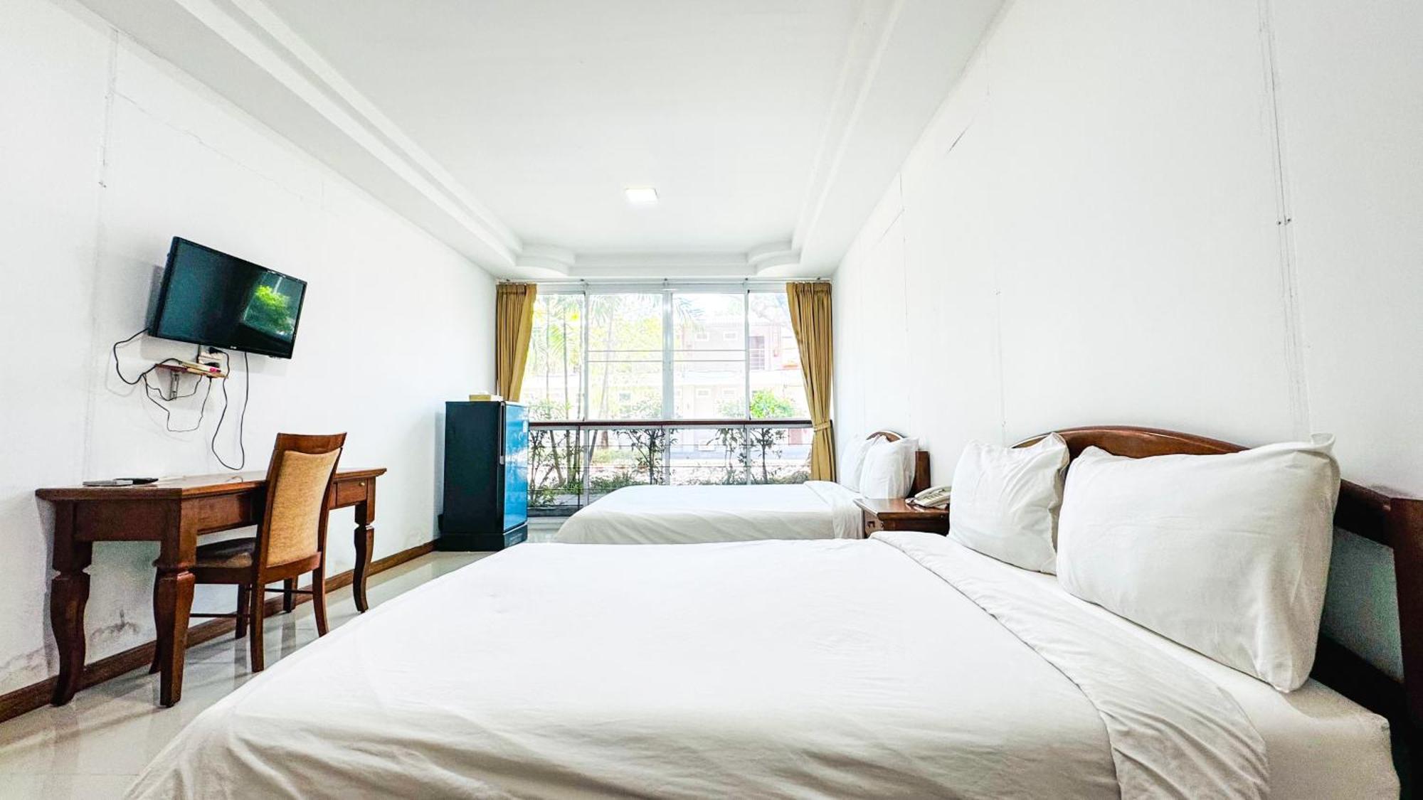Baan Suan Khun Ta And Golf Resort Убон Ратчатани Екстериор снимка