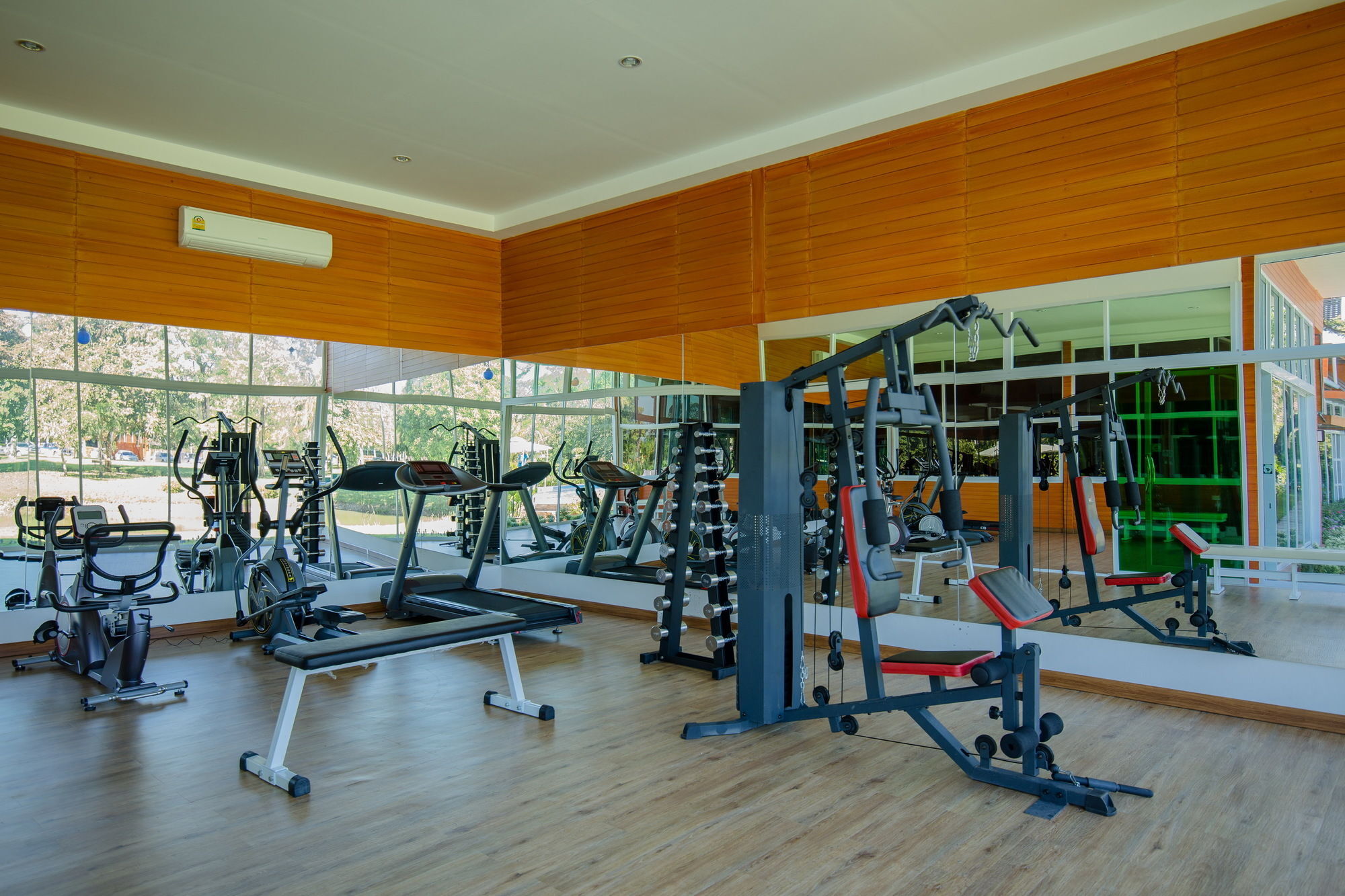 Baan Suan Khun Ta And Golf Resort Убон Ратчатани Екстериор снимка